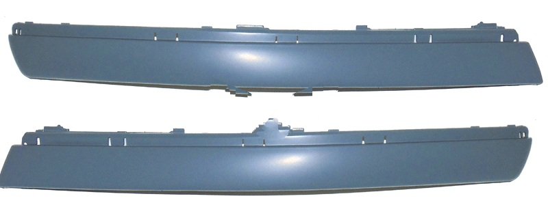Накладка бампера VW Passat B5 2000-2005 (С отверстиями под хромированный молдинг)